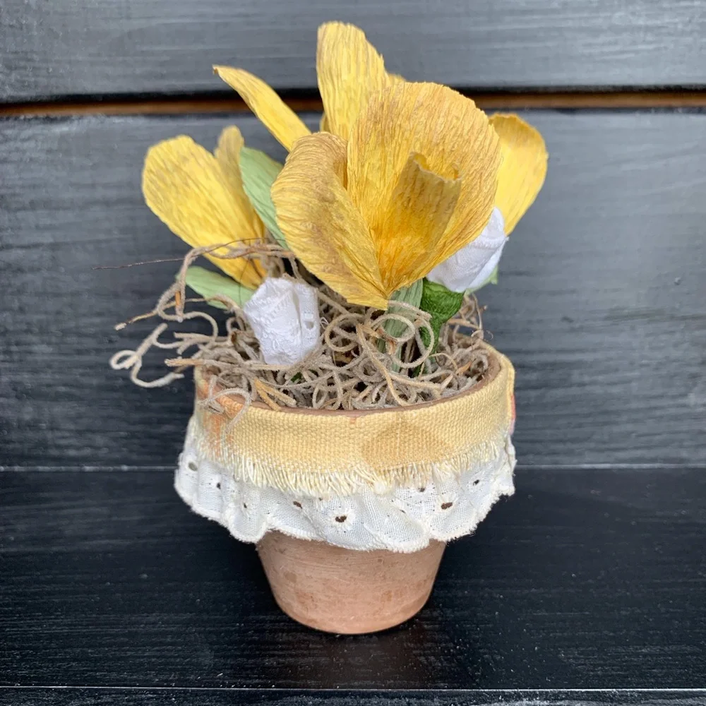 Crocus Pottery Pot